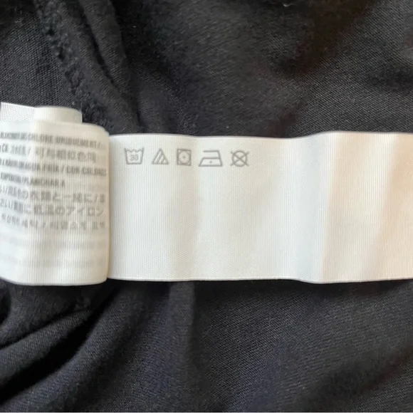 Hollister Curved Hem, Crew Neck Black with Floral Long Sleeve Tee, Men's Medium - Picture 6 of 10